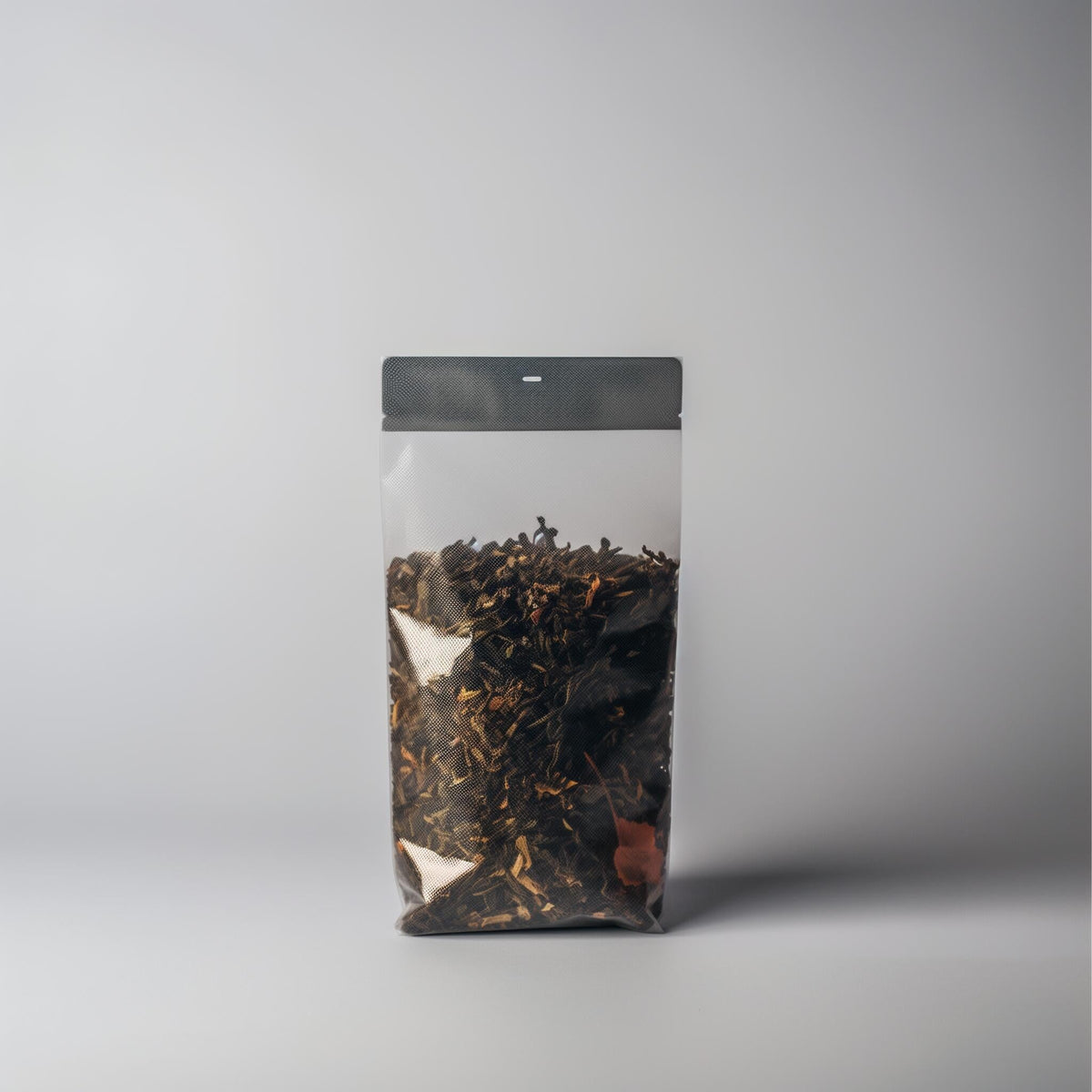 Arabianyte Koffie coffee beans in a glass jar with a scoop, showcasing the rich roasted coffee for brewing.